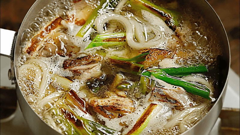 이 조합은 무조건 맛있어요❗#대파닭고기우동 국물까지 완벽한 레시피 꼭 드셔보세요 🍜🐓 Thumbnail