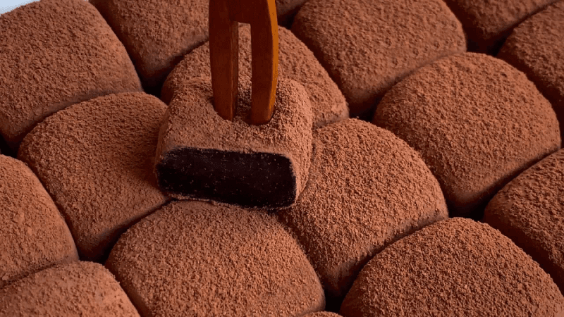 우유로 간단하게 초콜릿 만드는 법 (재료 4가지) Thumbnail