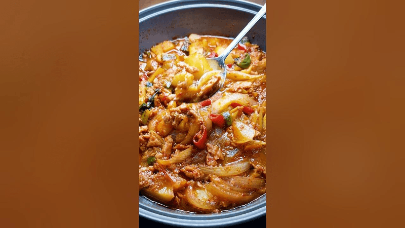 스팸과 감자가 있으면 이렇게 드세요, 다른 반찬 없어도 돼요! 밥 한 공기 뚝딱 밥도둑 감자스팸짜글이 Thumbnail