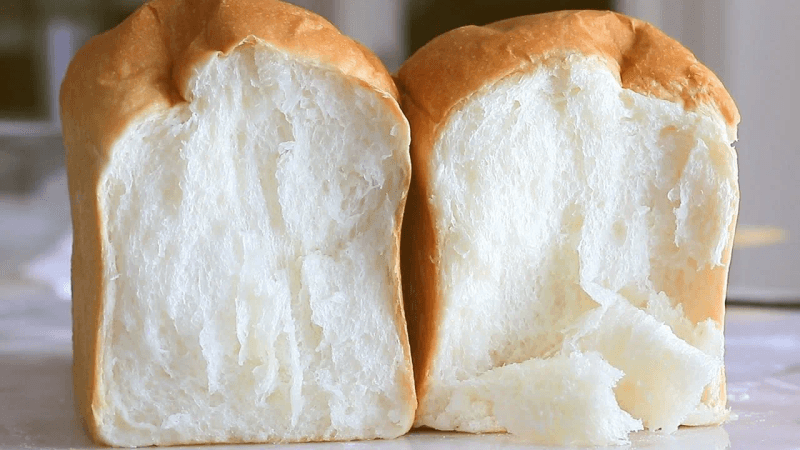 아주 쉽게 역대급 부드럽고 고소한 생크림 식빵 만들기 Thumbnail