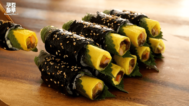 맛있는 계란말이가 통째로 들어가 계란말이 꼬마 김밥! 만들어 주면 다 감탄해요 Thumbnail