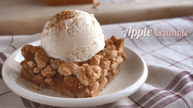달콤한 사과조림과 바삭한 크럼블이 가득 🍎 '애플 크럼블'(with 바닐라 아이스크림) | 애플 크럼블 레시피 [siZning] Thumbnail