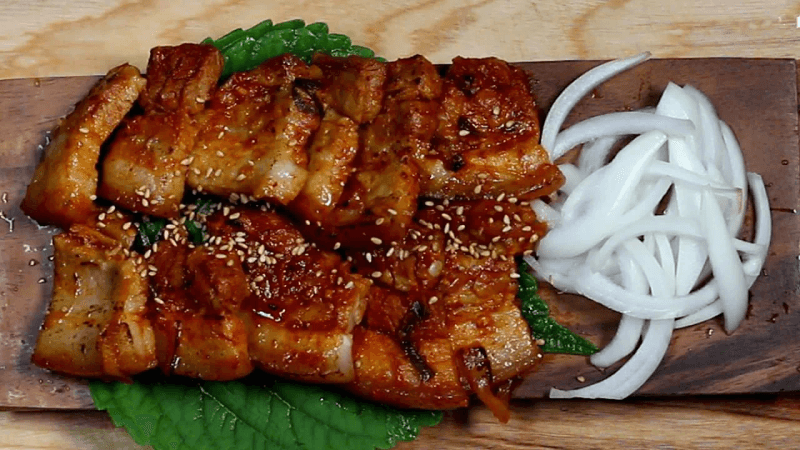 불 맛나는 고추장 삼겹살 Thumbnail