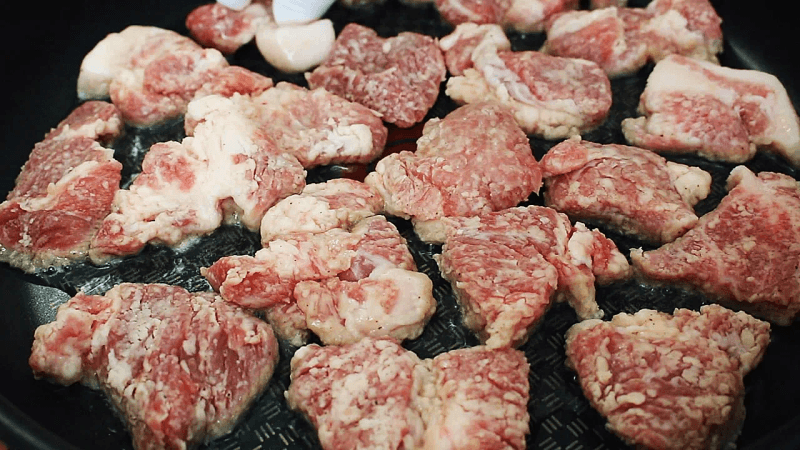 이거 바로 부으셔야 주말에 히트칩니다! 대충해도 꿀맛이라 매번 중독돼서 난리났어요 Thumbnail