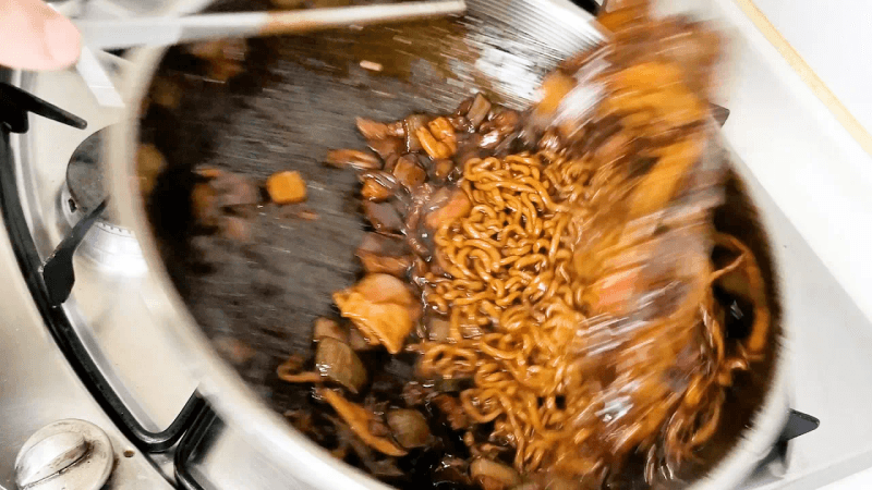 [폰버젼] 모두를 무릎꿇린 전설의 짜파게티 레시피 Thumbnail