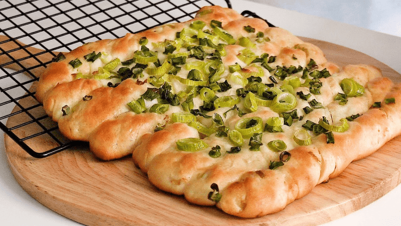 쭉쭉 뜯어먹는 트위스트 대파마늘빵 만들기 Thumbnail