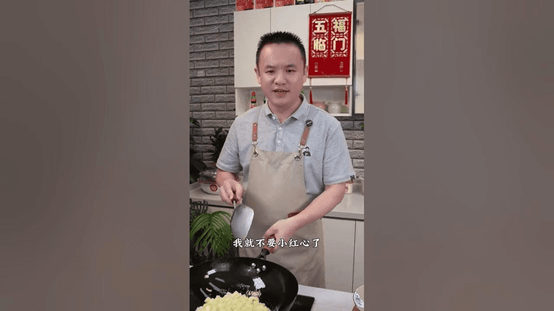 把雞蛋液淋在大米裡面，居然能做出這麼好吃的美食，土豆軟爛入味，肉末拌著米飯太香太好吃了！ Thumbnail