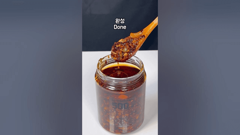 모든 요리에 사용할 수 있는 칠리 오일 Thumbnail