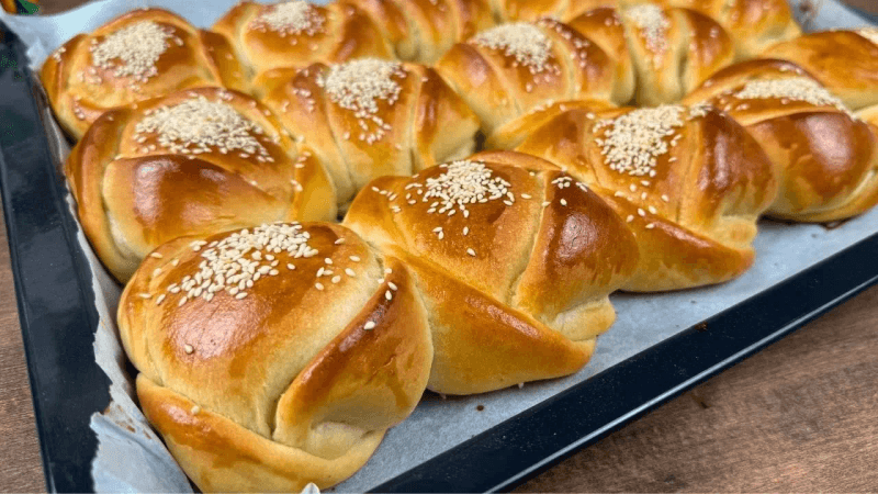 남은 치즈 활용법: 부드럽고 폭신한 빵! Thumbnail