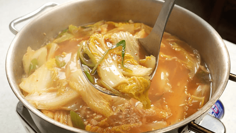 육수 없이 고기 없이 배추 딱 한가지로 국물 끝내주는 배추된장국 Thumbnail