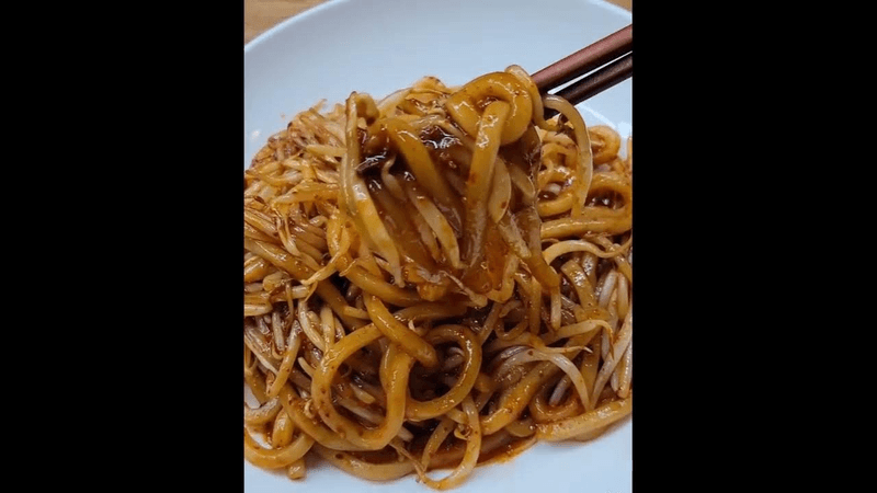 간단한데 맛좋은 숙주 볶음우동 Thumbnail