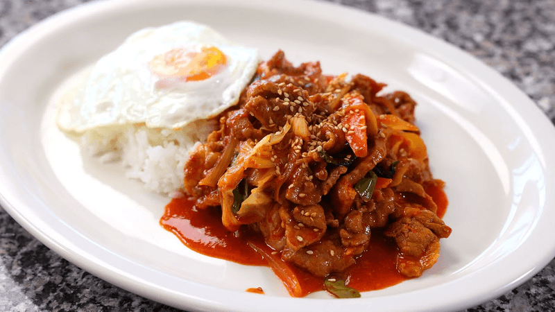 Spicy pork and vegetables over rice (Jeyuk-deopbap: 제육덮밥) Thumbnail