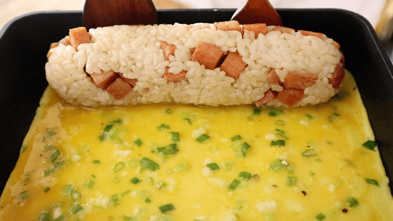 스팸과 계란을 이렇게 만드니 기립박수가 터집니다 ❣ 반찬이 따로 필요 없어요 😍👍 Thumbnail