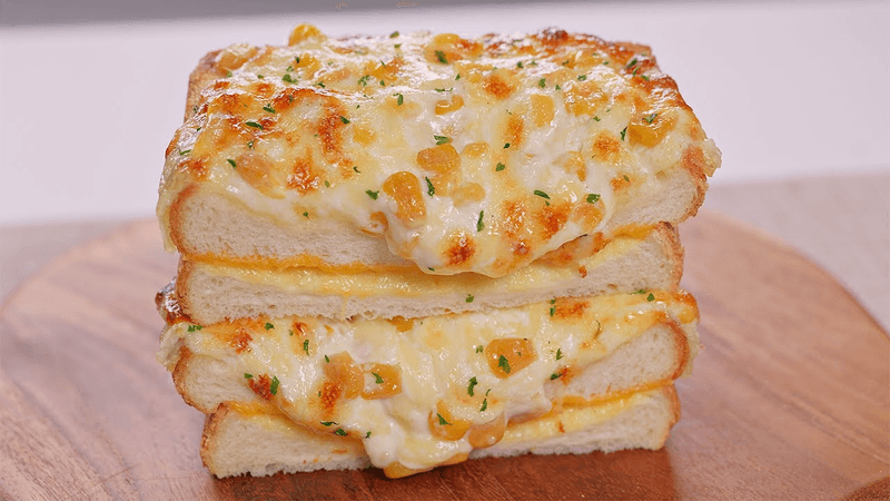 첫입에 무너진다💛 콘치즈 토스트의 황홀한 맛: 콘 치즈 토스트 Thumbnail