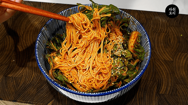 이제서야 제대로 된 유행이 시작되었습니다. 고기보다 맛있는 봄동 비빔국수 Thumbnail