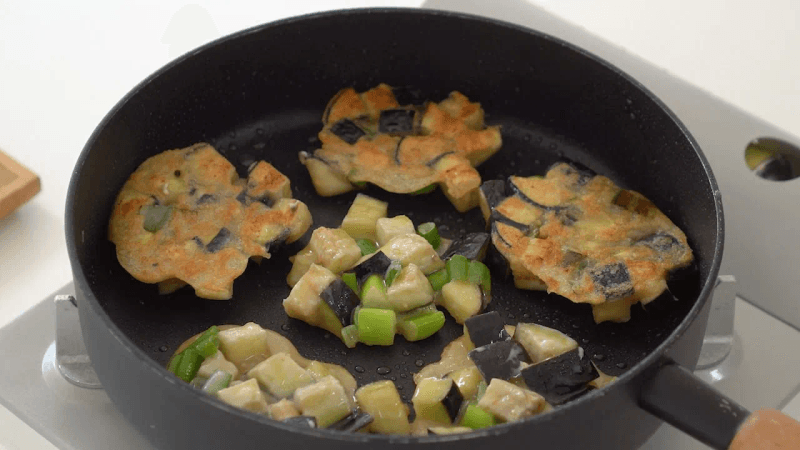 가지 이렇게 해보세요🍆(가지를 바삭하게, 입맛 확! 살아나는 초간단 요리, 가지 레시피) Thumbnail