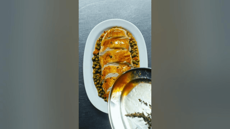 완벽하게 익힌 닭가슴살과 매콤한 완두콩 Thumbnail