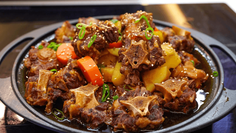 한방 소꼬리찜 Thumbnail