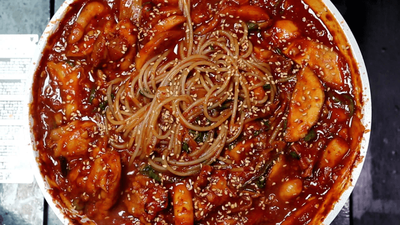 먹어보면 왜 닭갈비는 춘천 춘천 하는지 알게 되는 원조 춘천 닭갈비 맛집 레시피 초간단 버전 Thumbnail