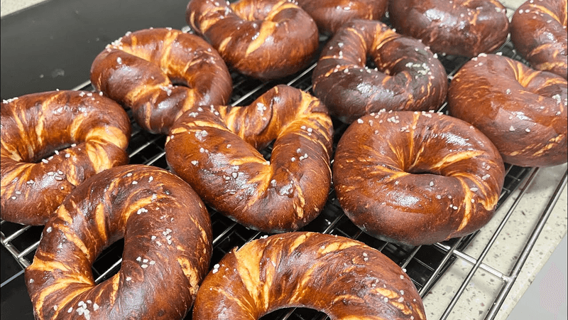 [프레첼베이글만들기] n번째만에 찾은 쫄깃베이글 나만의 비법공개🤗 Thumbnail