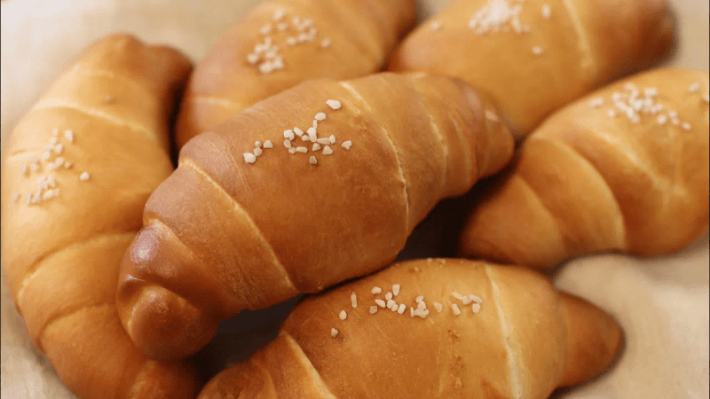Famous Japanese Salted Butter Roll (Shio Pan) Thumbnail