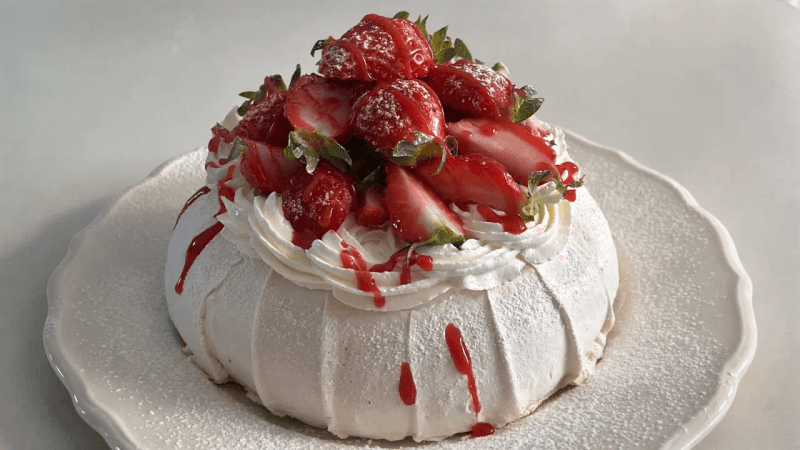 겨울과 봄 사이, 딸기 파블로바 만들기 Thumbnail