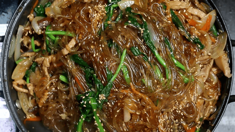 냄비 하나로 순식간에 만드는 한식뷔페 '잡채' 레시피 Thumbnail