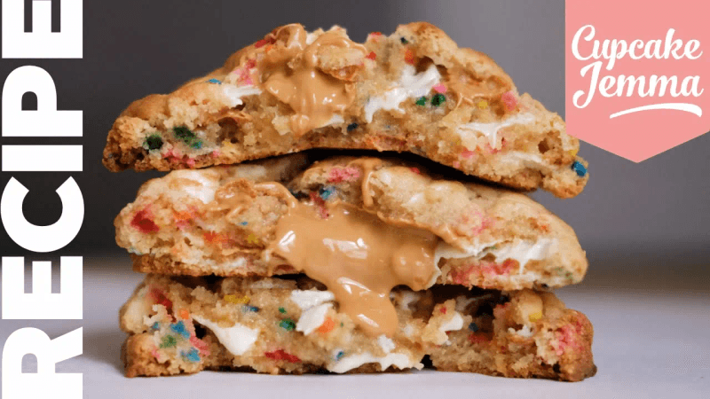 생일 케이크 뉴욕 쿠키 레시피 (화이트 초콜릿 & 레인보우 스프링클) Thumbnail