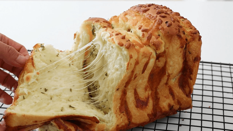 폭신하고 완벽한 맛! 마늘 버터 식빵 Thumbnail