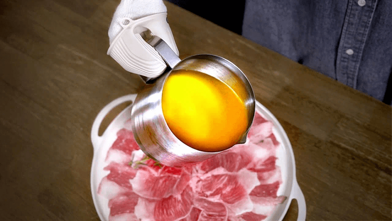 250도 뜨거운 차돌버터로 육회 싸먹기 Thumbnail