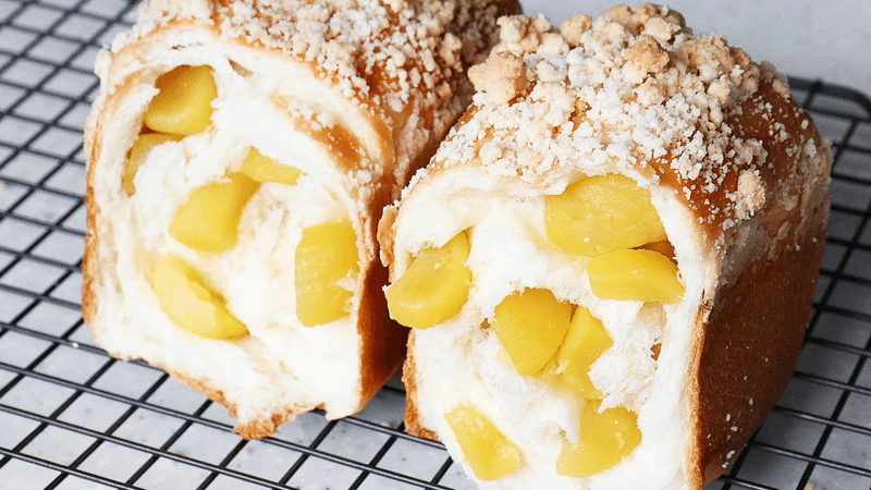 밤이 가득한 소보로 밤식빵 Thumbnail