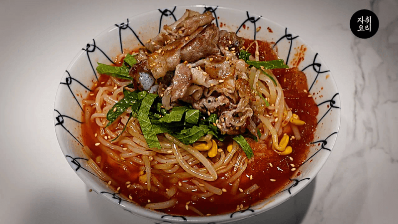 초간단 대패삼겹살 물쫄면 만들기 Thumbnail