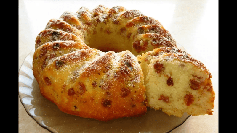 Кекс на кефире с изюмом Thumbnail