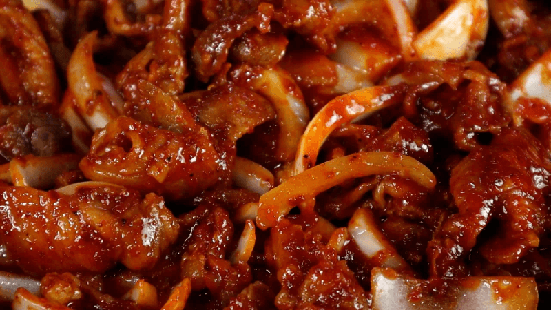 절대 양념 재우지마세요! 물 없는 제육볶음 황금레시피 Thumbnail