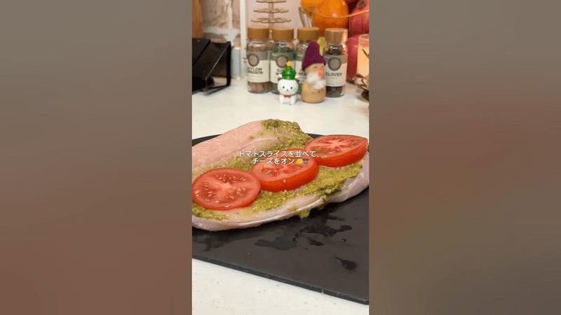 바질 향이 나는 진한 토마토 닭고기 조림 Thumbnail