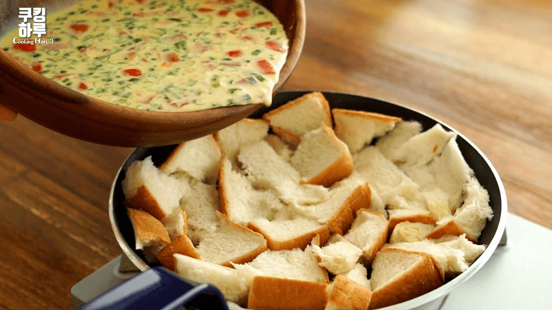 집에 오래된 식빵 있으세요?!! 정말 맛있는 토마토 계란 요리! Thumbnail