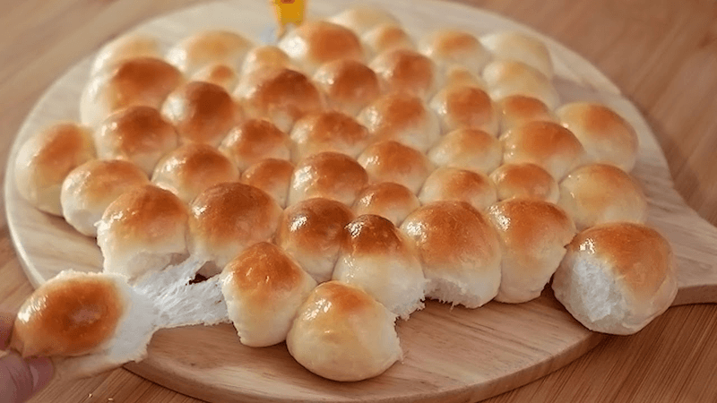 폭신 말랑 버블빵 만들기 (한입 쏙~부드러운 무반죽 빵, 틀없이!! Bubble Bread Recipe) Thumbnail