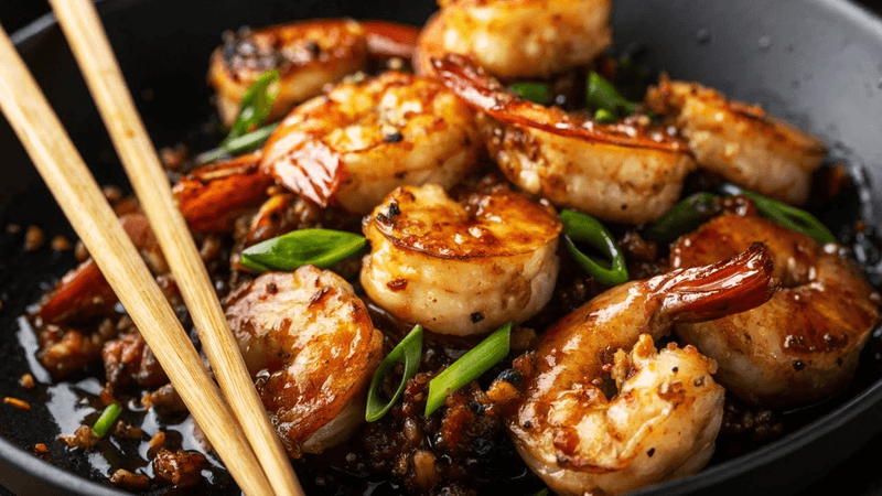 아시안 스트리트 푸드 스타일의 맛있는 매운 칠리 새우 Thumbnail