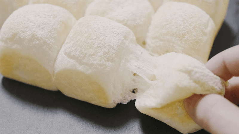 부드럽고 부드러운 단맛! 연유 밀크 치기리 빵 만드는 법 | Condensed Milk Bread recipe Thumbnail