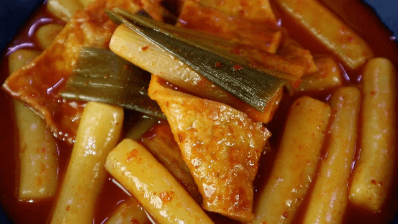 고추장 넣지마세요. 대박집 떡볶이 이렇게 끓이면 무조건 맛있어요~ Thumbnail
