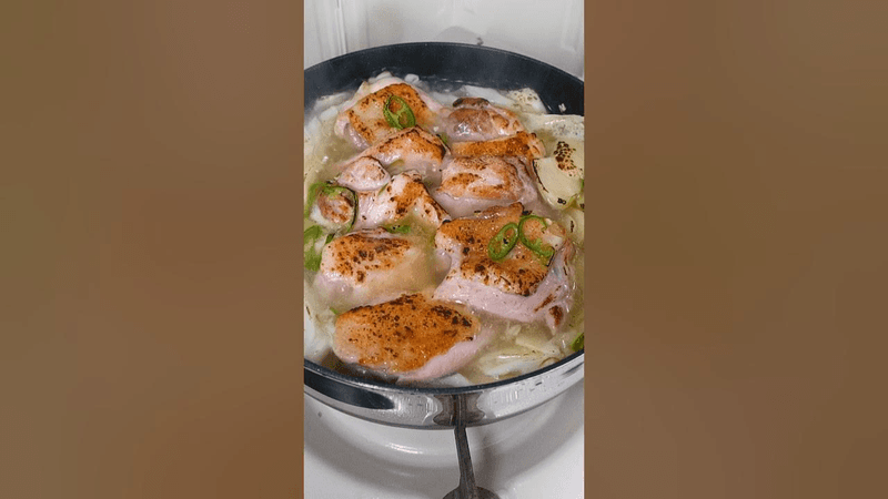 닭다리살 양배추 전골 Thumbnail