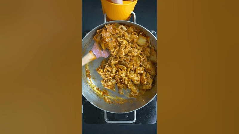 그냥 김치볶음밥 절대 아닙니다. 약 3배 정도 더 맛있습니다. [대패김치솥밥] Thumbnail