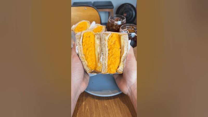 푹신하고 부드러운 초두툼 오믈렛 샌드위치 Thumbnail