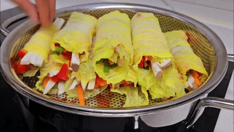 배추는 이렇게 쪄서 드세요!! 저녁 밥대신 2주만 챙겨드셔도 허리가 홀쭉해져요 (ft.배추야채말이찜, 땅콩버터소스 만들기) Thumbnail