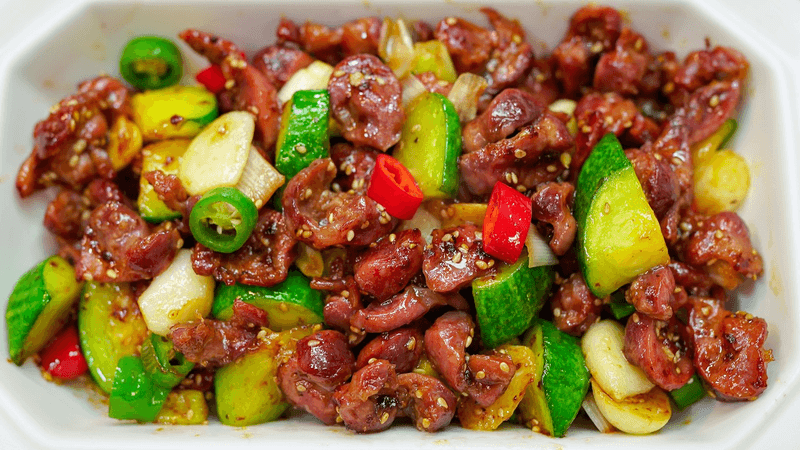 한 번 맛보면 멈출 수 없는 닭똥집볶음 Thumbnail