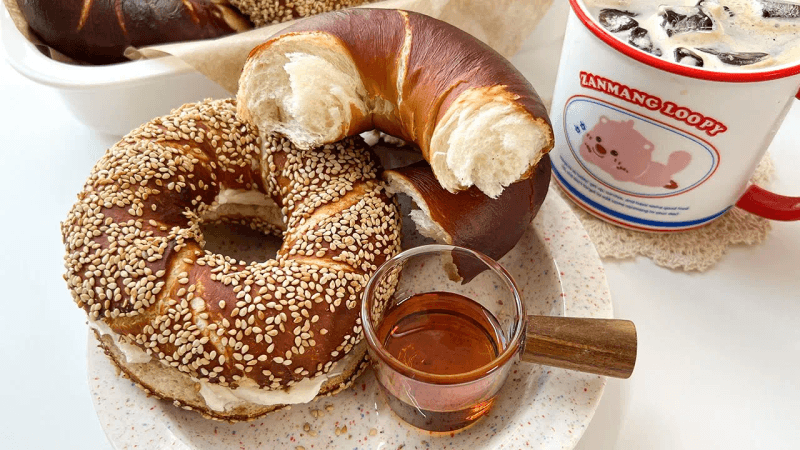 집에서 만드는 런던베이글뮤지엄 스타일 프레첼 & 참깨 베이글 Thumbnail