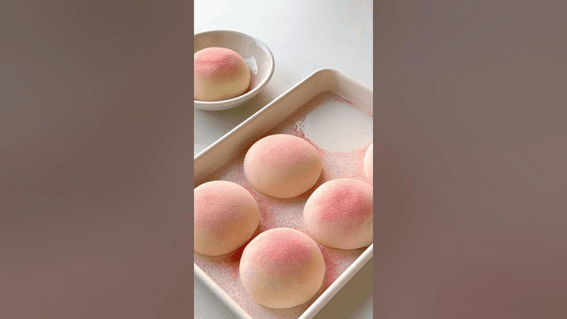 치즈 크림 필링을 넣은 딸기 모찌 Thumbnail