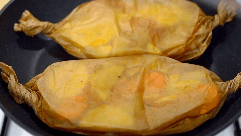 빠르고 맛있고 건강한! 베이킹 페이퍼로 팬에 구운 감자, 채소, 그리고 닭고기! Thumbnail