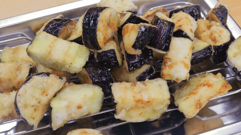 가지 이렇게 만드니 고기 보다 맛있어요~ 정말 맛있고 쉬운 가지요리! 한 번 맛보면 멈출 수가 없어요 Thumbnail