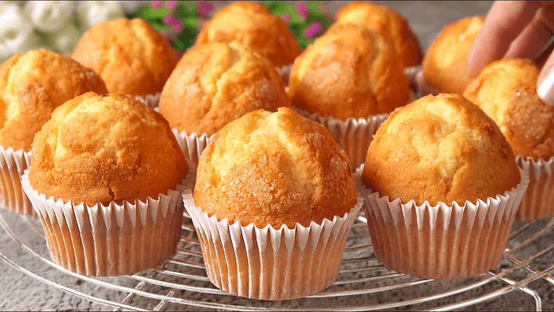 모든 재료를 섞어 오븐에 넣기만 하면 끝! 가장 쉽고 맛있는 머핀 레시피! Thumbnail